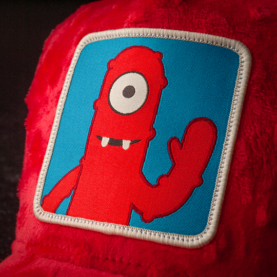 Close-up of Muno from Yo Gabba Gabba on woven patch attached to crown